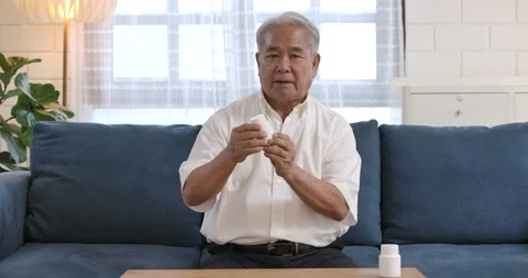 Senior man look talk to camera at home for telemedicine. Video stock 153250038