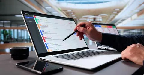 Senior Man Provides Remote Technical Support For Computer Network Issues 스톡 사진