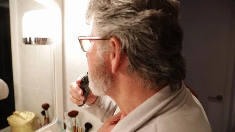 Senior man shaving his beard Stock Footage 102729536