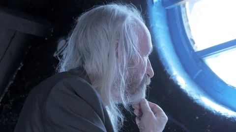 Senior man thinking Stock Footage 111558628