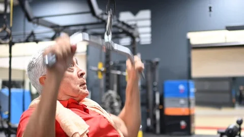Senior man training in the gym Stock Footage 127023952