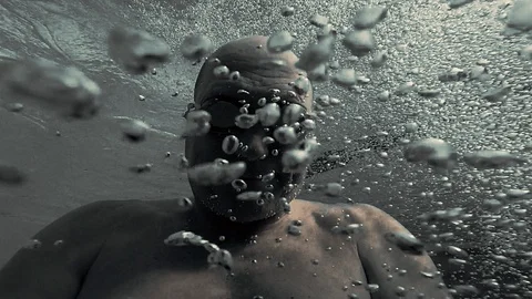Senior man underwater. 스톡 동영상 88405276