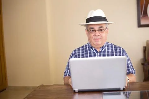 Senior man using a computer Foto stock