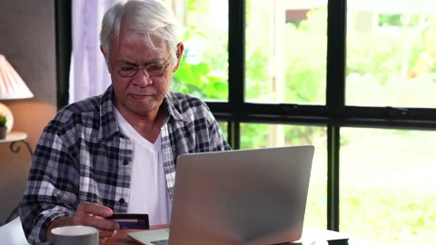 Senior man using credit card for online shopping Stock Footage 147239782