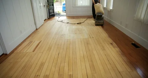 Senior man using a machine to sand a wooden floor. 스톡 동영상 88375590
