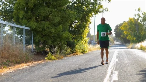 Senior man walking. 스톡 동영상 88368446