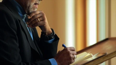 Senior man writing notes. 스톡 동영상 88405649