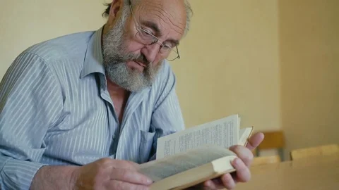 A senior professor learning the book and thinking 4K Stock-Footage 76950379