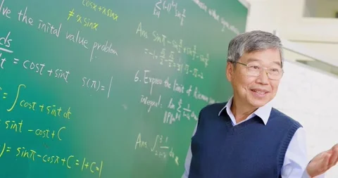 Senior professor teaching calculus Video stock 142775728