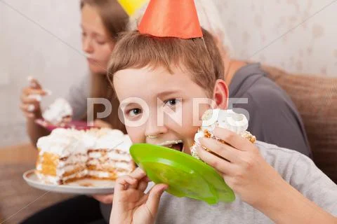 Senior woman and its grandsons with birthday cake Stock Photos