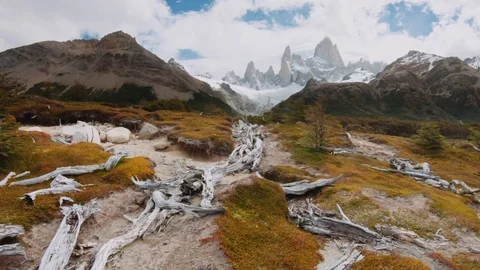 Sentier on the mountains Video stock 113102739