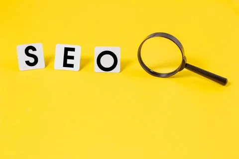 SEO search engine optimization logo ranking concept on a yellow background Stock Photos