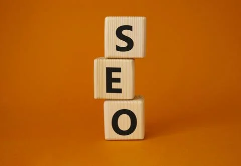 SEO - Search Engine Optimization symbol. Wooden blocks with words SEO. Beau.. 스톡 사진