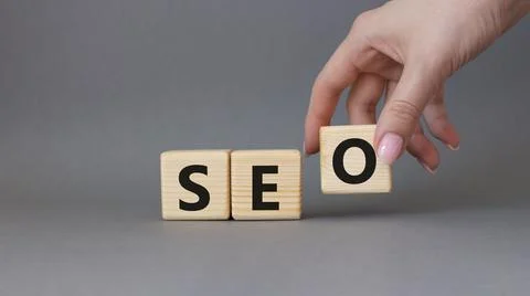 SEO - Search Engine Optimization symbol. Wooden blocks with words SEO. Busi.. 스톡 사진