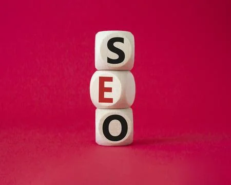 SEO - Search Engine Optimization symbol. Wooden blocks with words SEO. Beau.. Foto stock