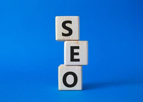 SEO - Search Engine Optimization symbol. Wooden blocks with words SEO. Beau.. 스톡 사진