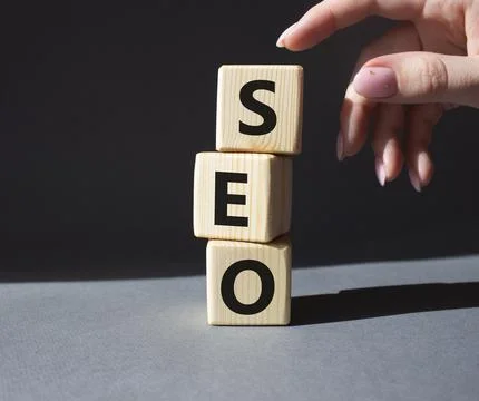 SEO - Search Engine Optimization symbol. Wooden blocks with words SEO. Busi.. Foto stock