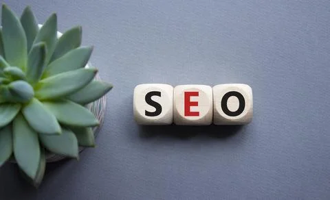 SEO - Search Engine Optimization symbol. Wooden blocks with words SEO. Beau.. Foto stock