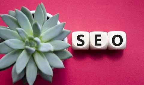 SEO - Search Engine Optimization symbol. Wooden blocks with words SEO. Beau.. 스톡 사진