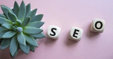 SEO - Search Engine Optimization symbol. Wooden blocks with words SEO. Beau.. 스톡 사진