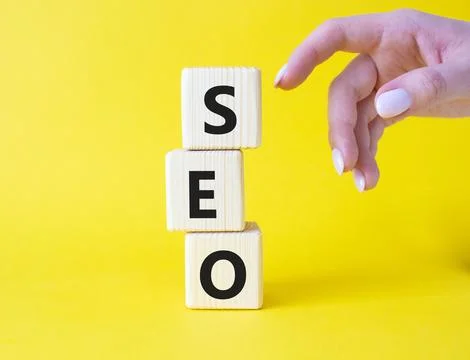 SEO - Search Engine Optimization symbol. Wooden blocks with words SEO. Busi.. 스톡 사진