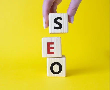 SEO - Search Engine Optimization symbol. Wooden blocks with words SEO. Busi.. 스톡 사진