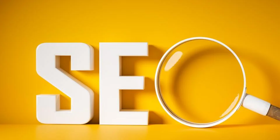 SEO, Search Engine Optimization text and magnifying glass on bright yellow. K 库存照片