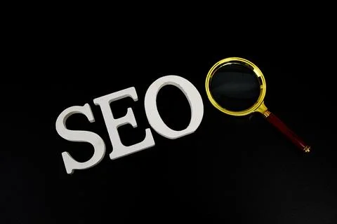 Seo words (Search Engine Optimization) letters with magnifying glass on bla.. 写真素材