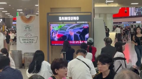 Seoul confirms launch of about 10 ballistic missiles into the sea from Pyongyang 動画素材 342806716