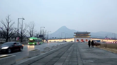Seoul with moutain as background Stock Footage 78923716