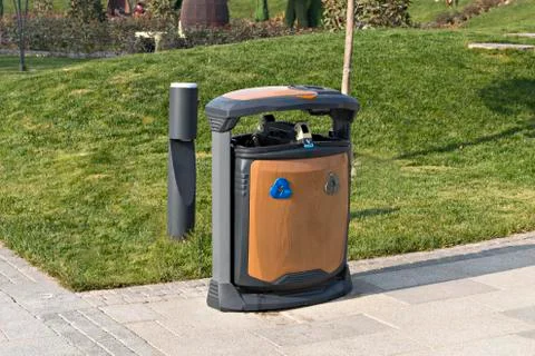 Separate garbage bin. In a city park Foto stock