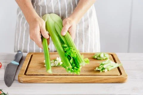 Separating a Celery Stalk From the Bunch At Kitchen Foto stock