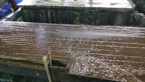 Separating copper forom water in Scrap in factory 動画素材 318643987