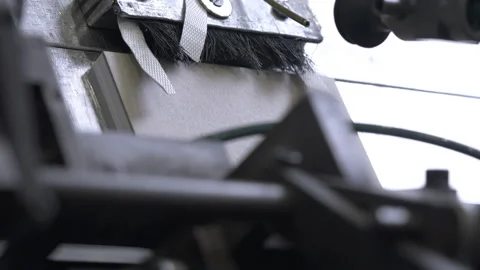 Separating of layers during corrugated cardboard production Vídeos de archivo 295152285