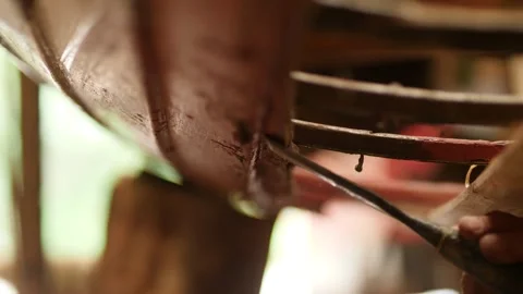 Separating old planks with chisel wooden boat repair 库存影片 339128577