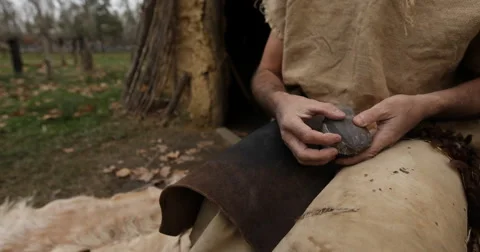 Separating sheets to make neolithic flint knives 库存影片 61266703