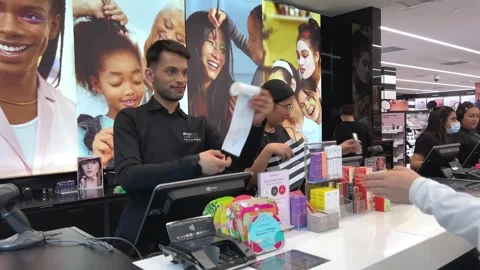 Sephora store at Champs-Elysées in Pari, Stock Video