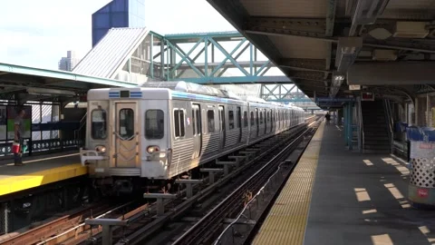 SEPTA Elevated Subway Train Arriving Philadelphia Market Frankford Line (4K) 스톡 동영상 154723307