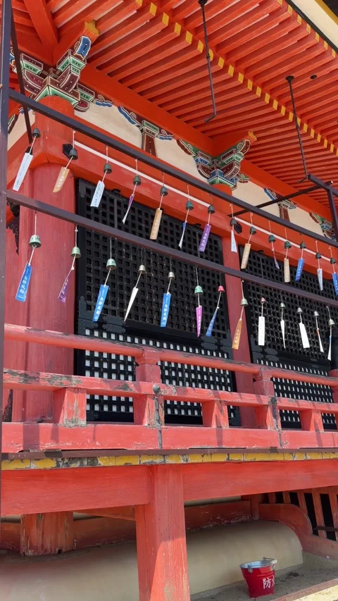 September 2 2026 Japan wind charms shrine ceiling vertical high resolution Vidéo 344377514