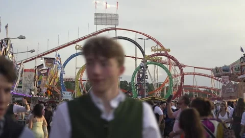 September 25, 2025. Munich, Germany. Olympia Looping Achterbahn auf Oktoberfest Video stock 334851616