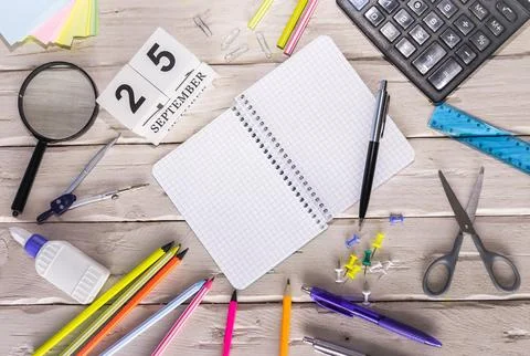 September calendar with number  25. Copy of space note. Top view of blank n.. Stock Photos