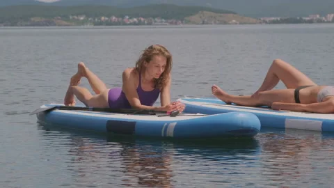 Sequence of Best Friends Relaxing in Lake 動画素材 141243559