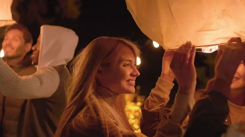 Sequence Of Friends Flying Paper Lanterns To Sky 動画素材 142901571