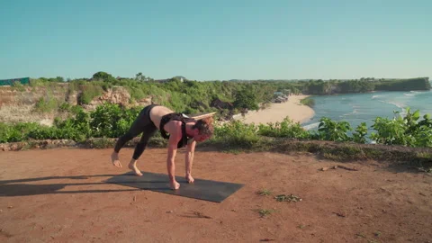 Sequence of Man Practicing Yoga on Cliff Overlooking Ocean 動画素材 157583035