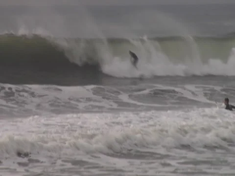 Sequence of waves and surfers Stock Footage 8600753