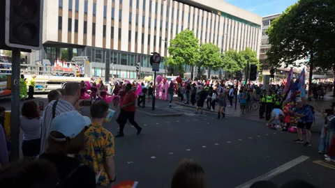 Sequin Show Stoppers, Birmingham, Marching at Pride 库存影片 335828048