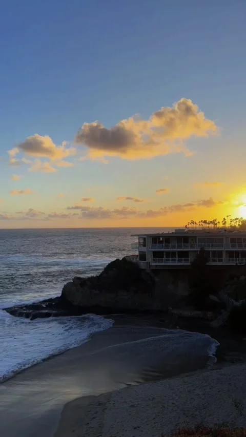 A serene beach scene at sunset captured in a stunning video Stockbeeldmateriaal 333022042