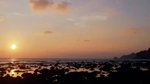 Serene Beach Sunset with Moving Clouds – Tranquil Coastal Evening Scene Stock Footage 312775936