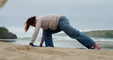 Serene Beach Yoga Video stock 333232001