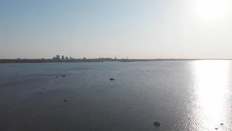 Serene Coastal View Showcasing Tranquil Waters Complementing the Beauty of Vídeo Stock 314973747